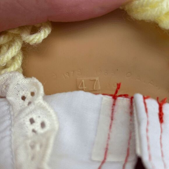 Vintage 80s Cabbage Patch Kid Blonde Blue Eyes Buck Teeth Dimples Red Outfit - Picture 8 of 11